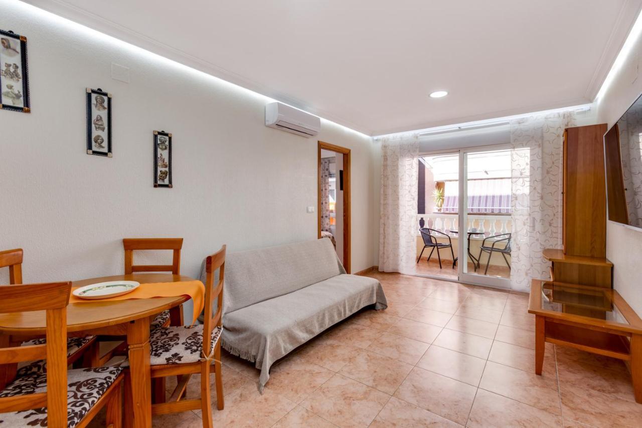 Apartaments Amalia On The Beach 托雷维耶哈 外观 照片