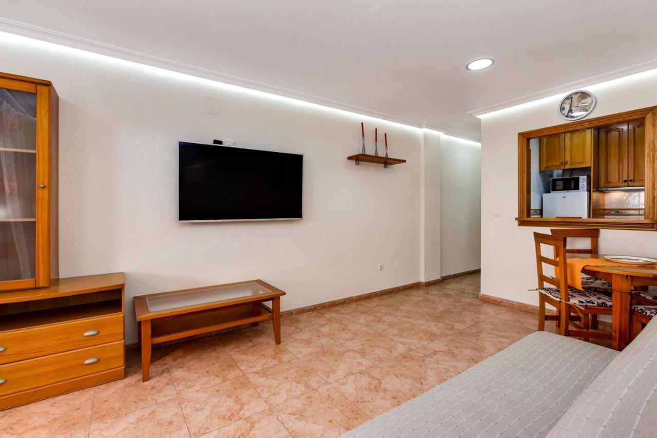 Apartaments Amalia On The Beach 托雷维耶哈 外观 照片
