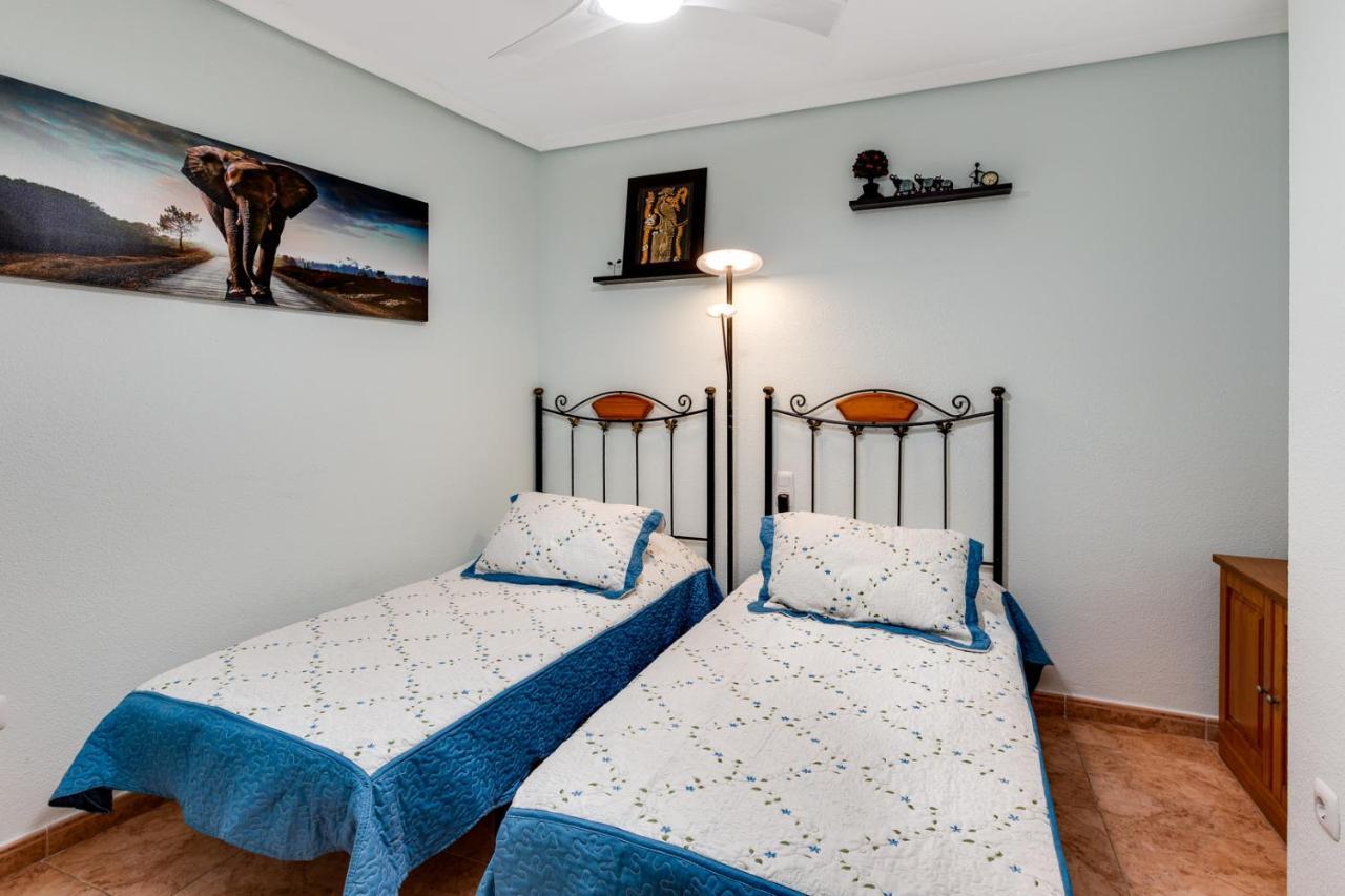 Apartaments Amalia On The Beach 托雷维耶哈 外观 照片