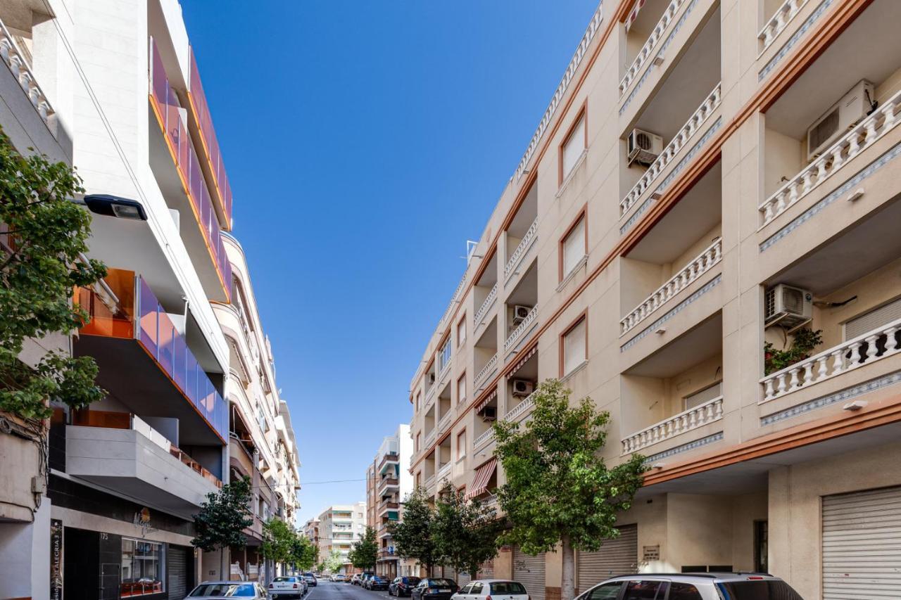 Apartaments Amalia On The Beach 托雷维耶哈 外观 照片